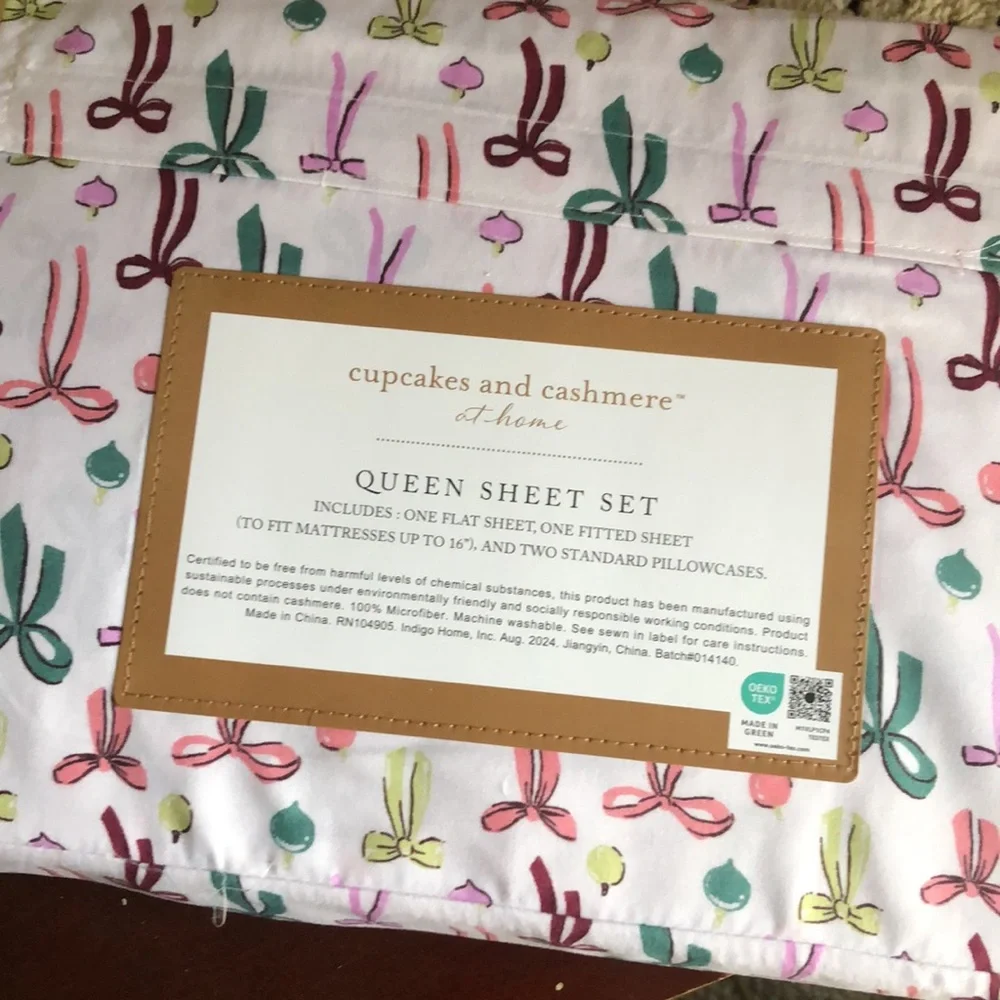 cupcakes & cashmere brand new